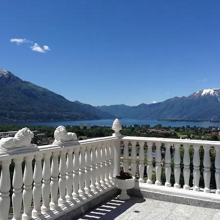 Patrizia With A Fantastic View Of Maggiore And The Pool *