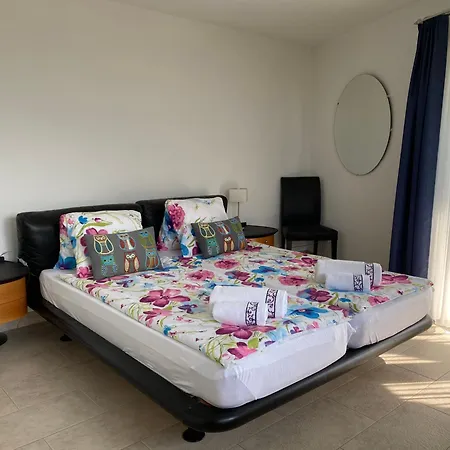 Patrizia With A Fantastic View Of Maggiore And The Pool *