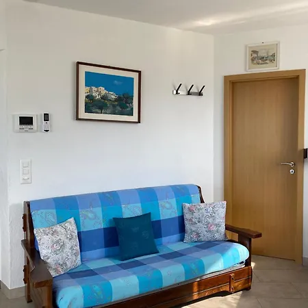 Patrizia With A Fantastic View Of Maggiore And The Pool Villa Gordola