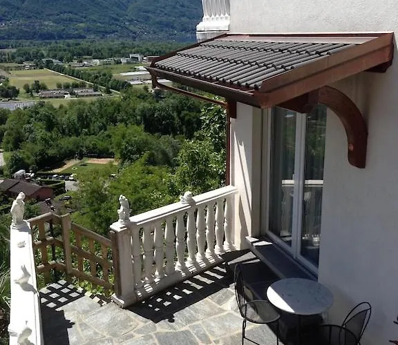 Patrizia With A Fantastic View Of Maggiore And The Pool Villa *