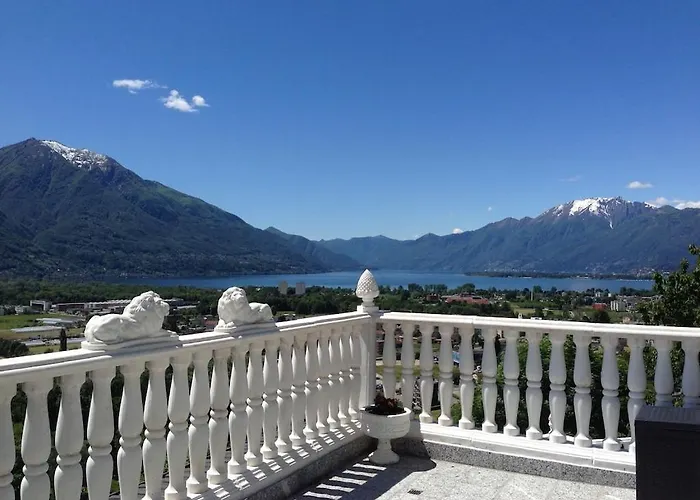 Patrizia With A Fantastic View Of Maggiore And The Pool *