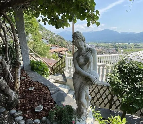 Patrizia With A Fantastic View Of Maggiore And The Pool Villa Gordola