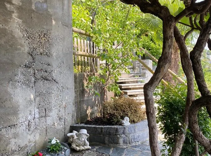 Patrizia With A Fantastic View Of Maggiore And The Pool Villa