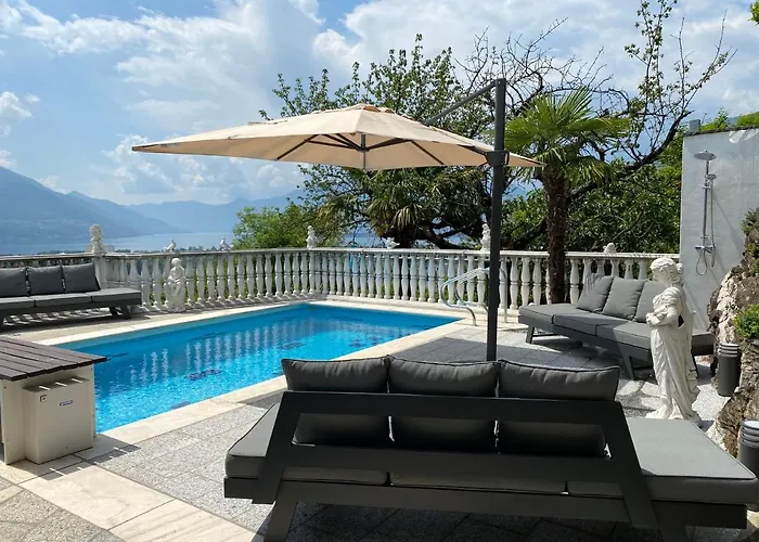 Patrizia With A Fantastic View Of Maggiore And The Pool Villa Gordola