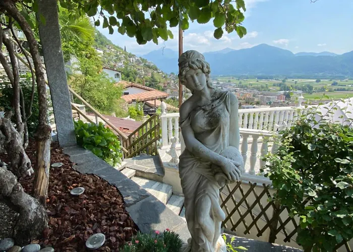 Patrizia With A Fantastic View Of Maggiore And The Pool Villa Gordola