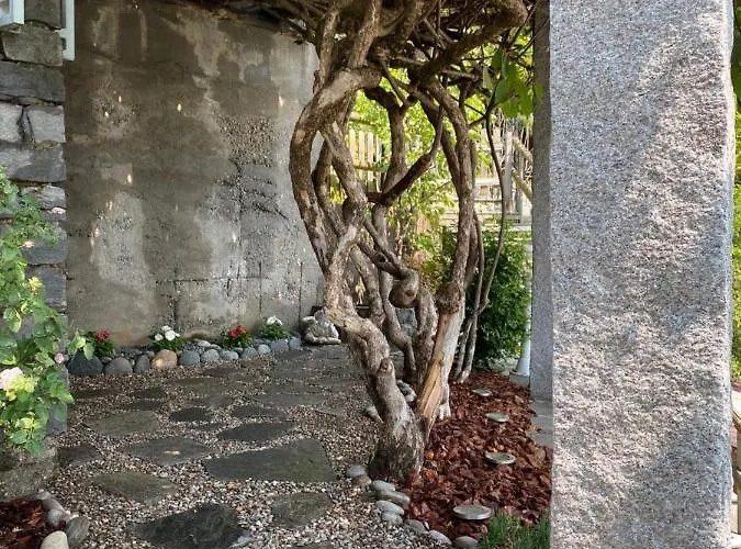 Patrizia With A Fantastic View Of Maggiore And The Pool Villa