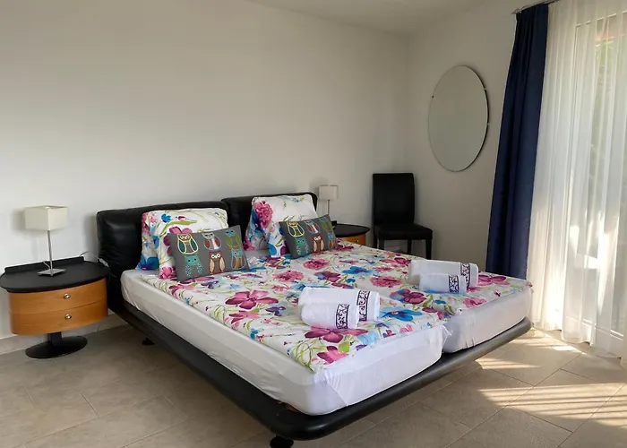 Patrizia With A Fantastic View Of Maggiore And The Pool *