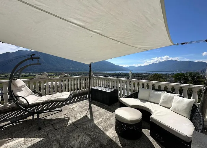 Patrizia With A Fantastic View Of Maggiore And The Pool Villa Gordola