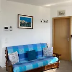 Patrizia With A Fantastic View Of Maggiore And The Pool Villa Gordola