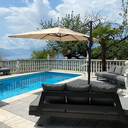 Patrizia With A Fantastic View Of Maggiore And The Pool Villa Gordola